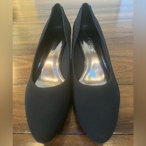 NWOB Joan & David Black Wedges Size 10